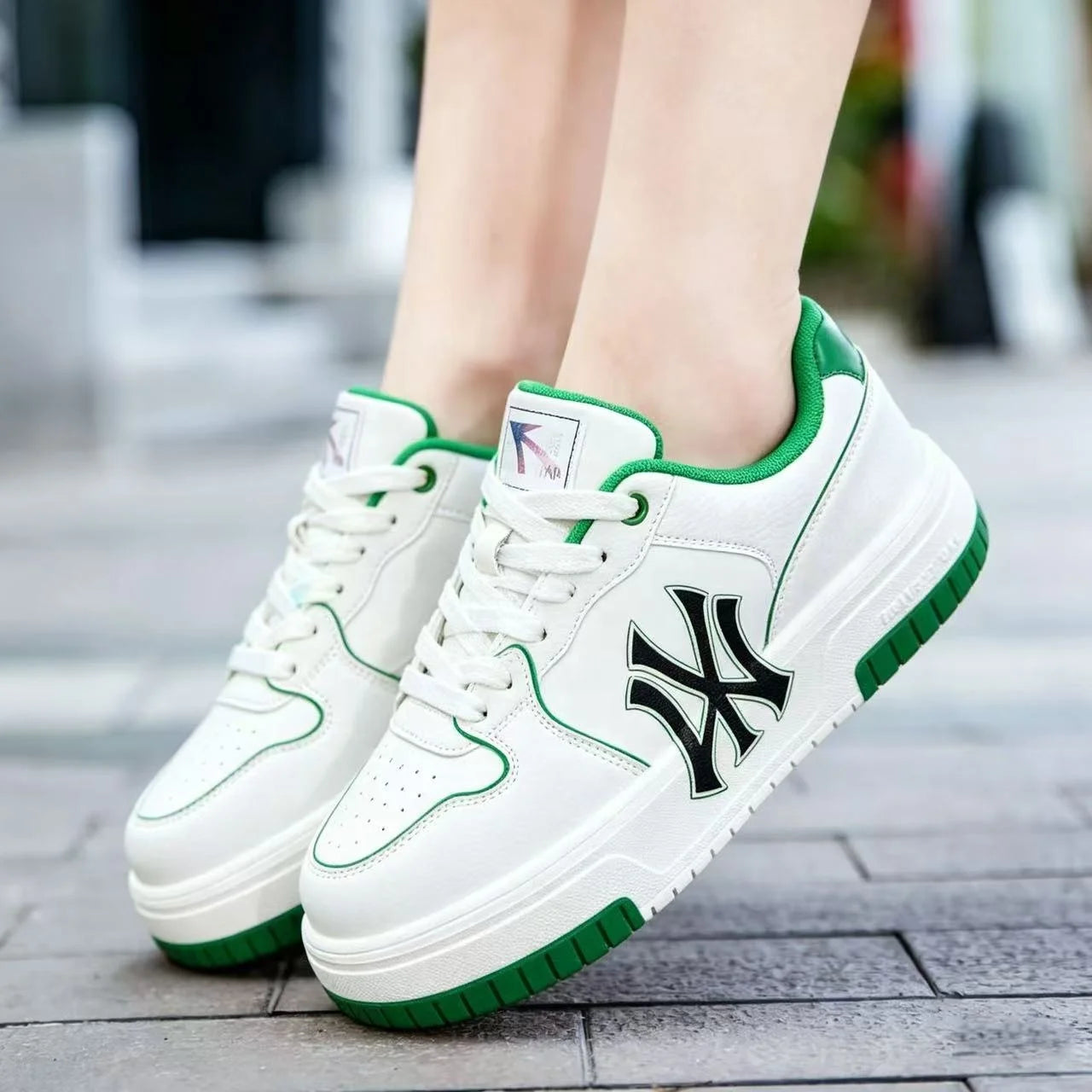 2026 High Quality Men Retro Skateboarding Shoes Comfortable Winter Spring Anti-Slip Thick Soled Women Shoes Walking Style Shoes