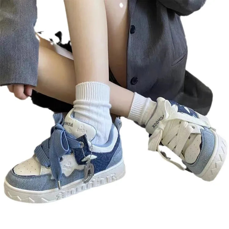 New Retro Pink Heart Canvas Shoes for Adult Women Lace-up Rubber Casual Daily Wear Low Top Vulcanized Flat-Heel Shoes Fashion