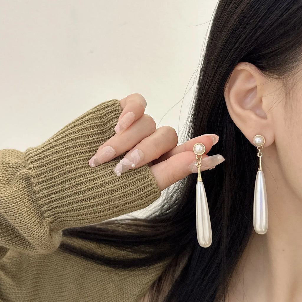 French Retro Style Gold Plated Water Drop Earrings Elegant High-End Palace Jewelry for Women Religious and Trendy for Parties