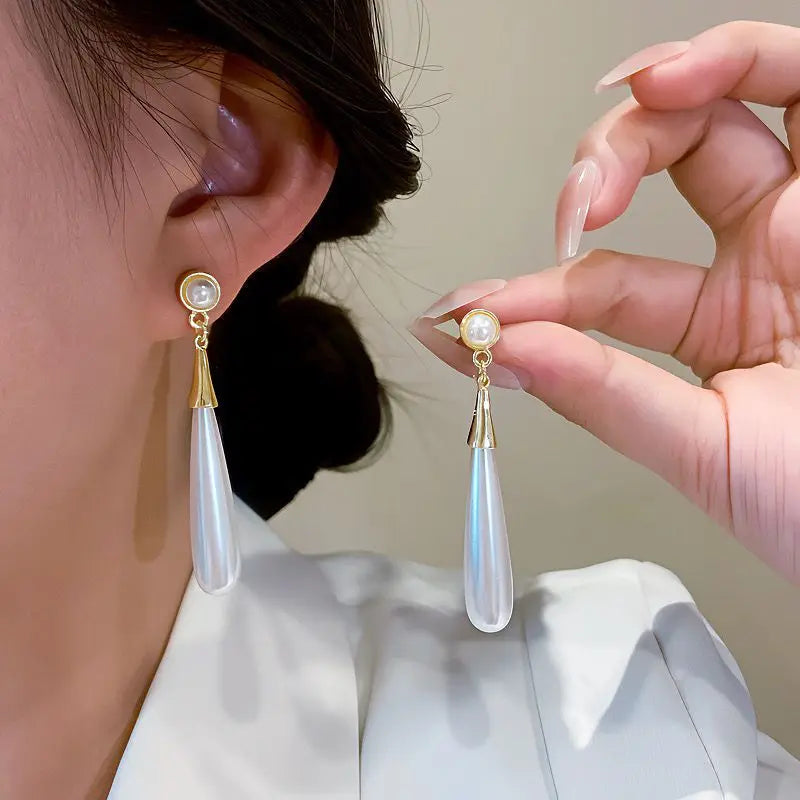 French Retro Style Gold Plated Water Drop Earrings Elegant High-End Palace Jewelry for Women Religious and Trendy for Parties
