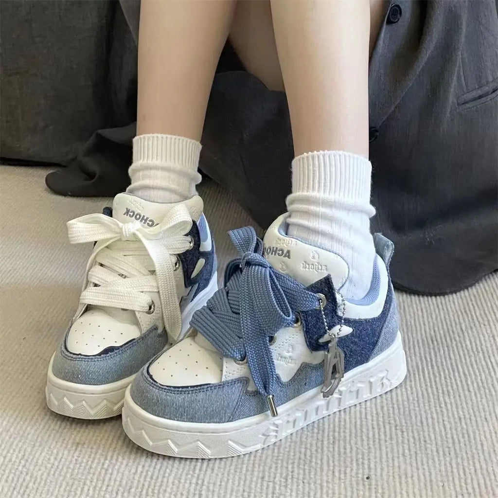 New Retro Pink Heart Canvas Shoes for Adult Women Lace-up Rubber Casual Daily Wear Low Top Vulcanized Flat-Heel Shoes Fashion