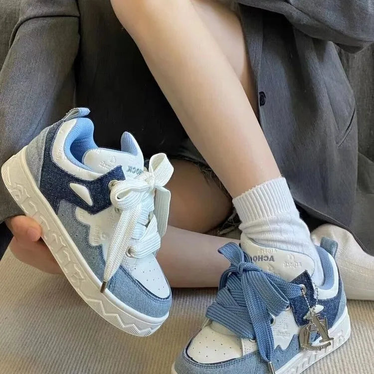 New Retro Pink Heart Canvas Shoes for Adult Women Lace-up Rubber Casual Daily Wear Low Top Vulcanized Flat-Heel Shoes Fashion